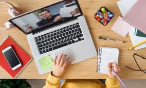 Co to nauczanie hybrydowe i jak może zmienić edukację?