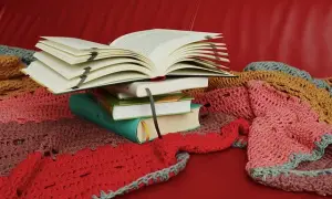 Czym jest literatura faktu? Odkryj jej znaczenie i gatunki