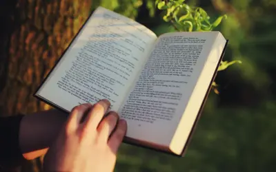Czy warto czytać literaturę faktu? Odkryj jej moc!