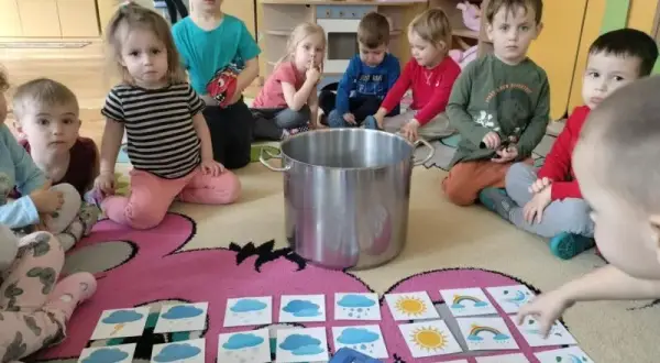 W marcu jak w garncu wiersz - analiza, znaczenie i tematy
